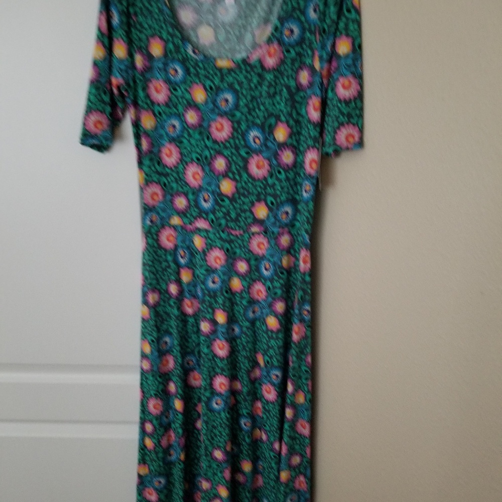 BNWT LULAROE MEDIUM IS